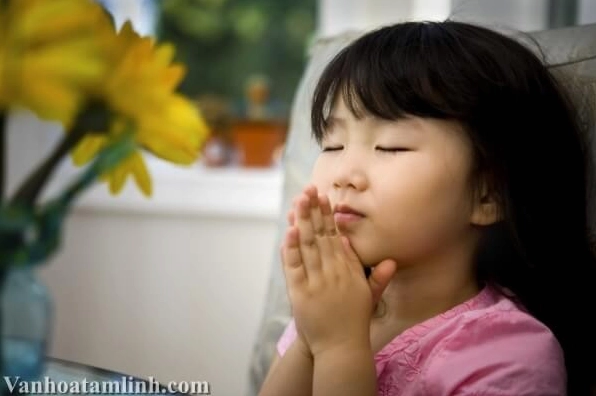 Đôi bàn tay chắp lại đang cầu nguyện với Chúa